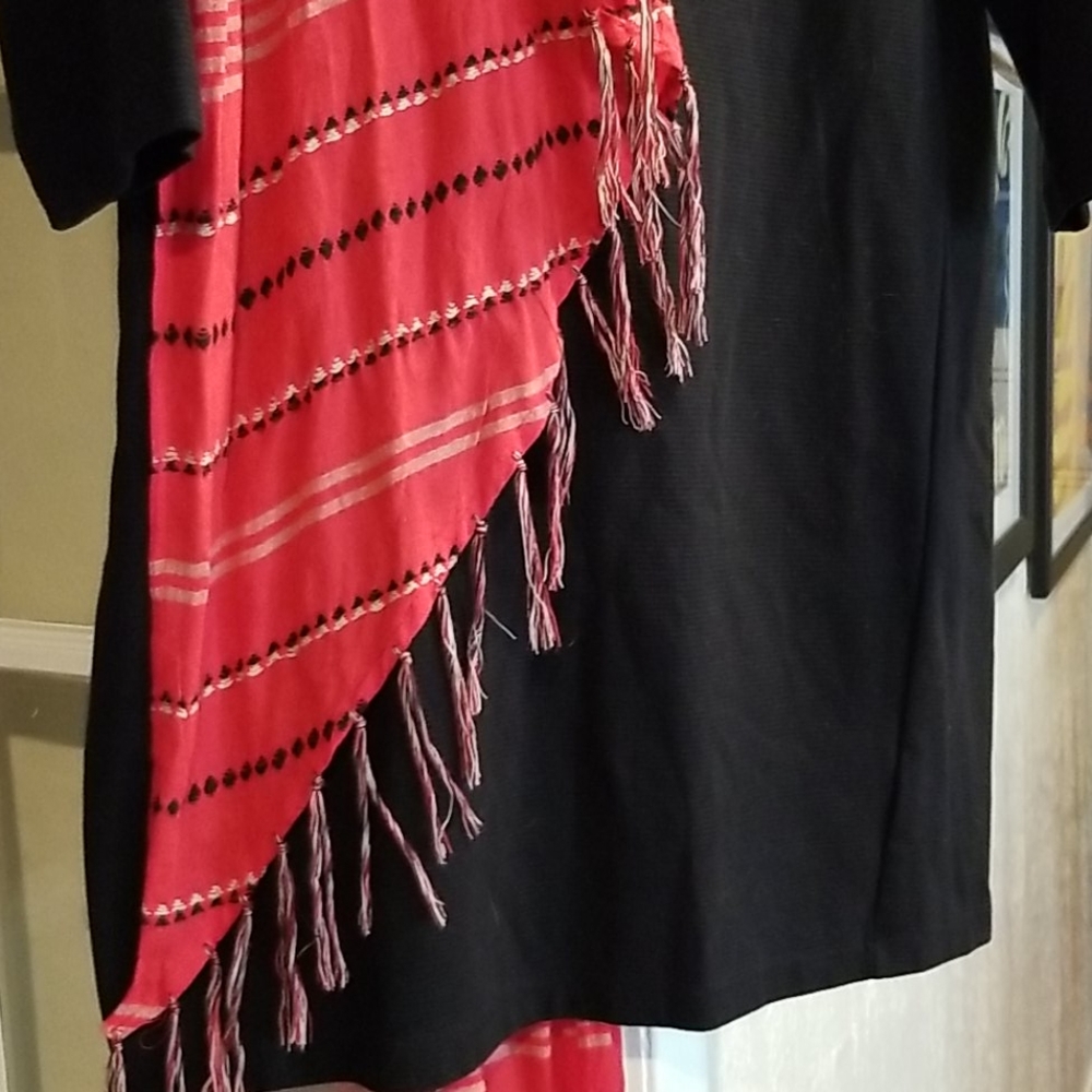 RED SCARF - Picture 4 of 5